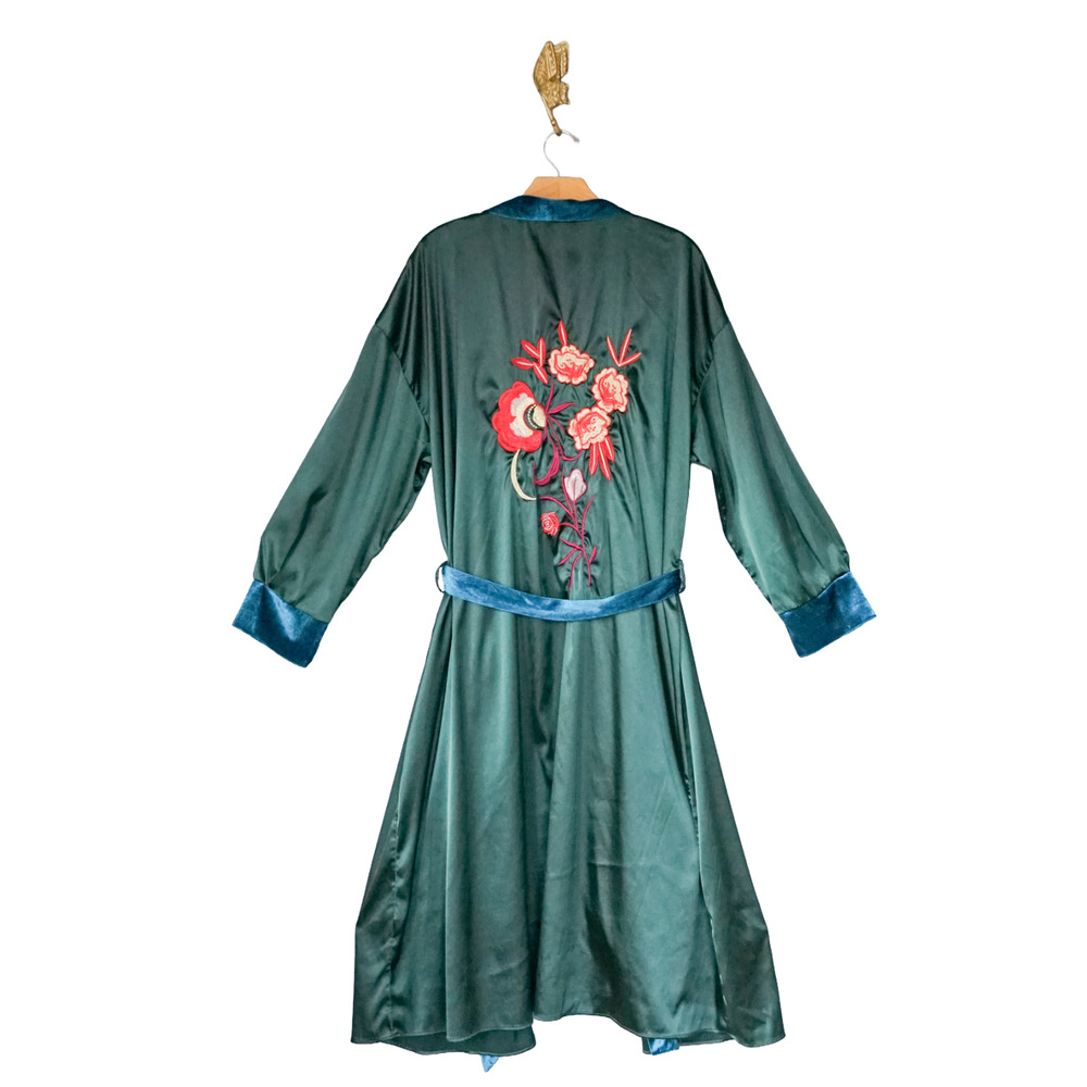 Rusttydustty Floral Embroidered Satin Kimono Robe 1XL Art Boho Witchy Retro Gown
